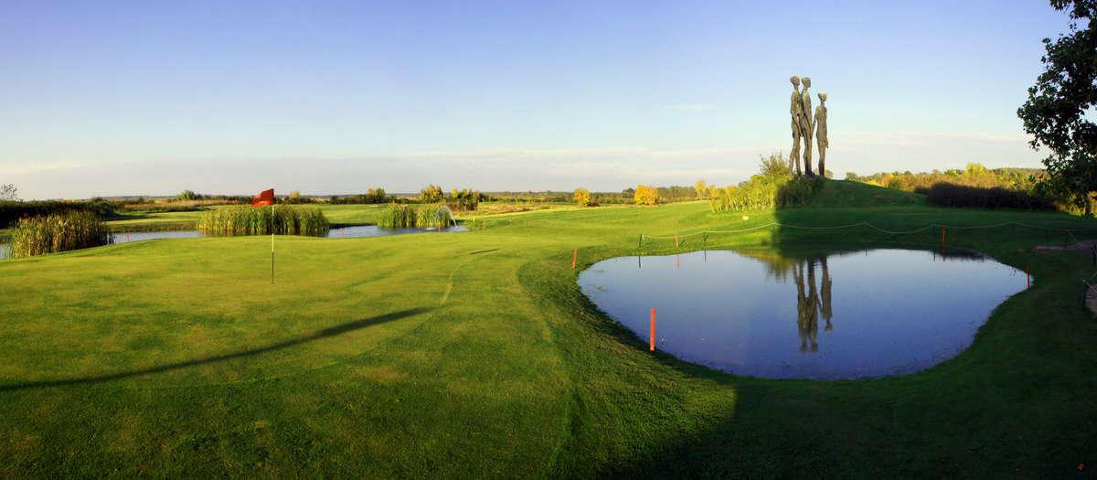 hole 9 pano