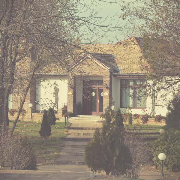 clubhouse entrance